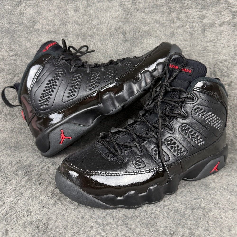 Jordan Kids Black and Red Retro Basketball Shoes